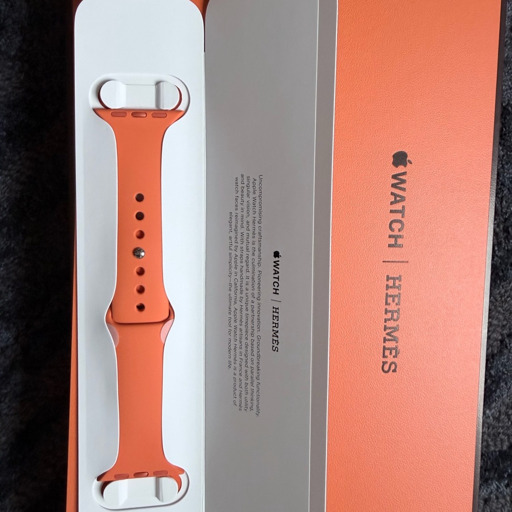 Hermès Vibrant Orange Apple Watch Band